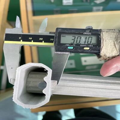 পల్ট্রুডেড এফআরপি অনিয়মিত আকৃতির প্রোফাইলগুলি হালকা ওজনের নির্মাণ, উচ্চ শক্তি এবং চমৎকার ক্ষয়-প্রতিরোধী বৈশিষ্ট্যযুক্ত